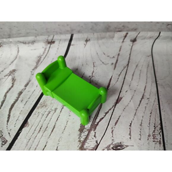 Vintage 1984 Sesame Street Playskool Playset Green Bed Furniture Piece Toy CBS - Picture 1 of 3